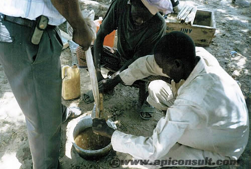 Processing beeswax in Somalia